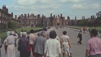 009-11 Approaching Hampton Court England